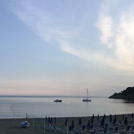 Casa Vacanza Angela Villa Bonassola Bagian luar foto